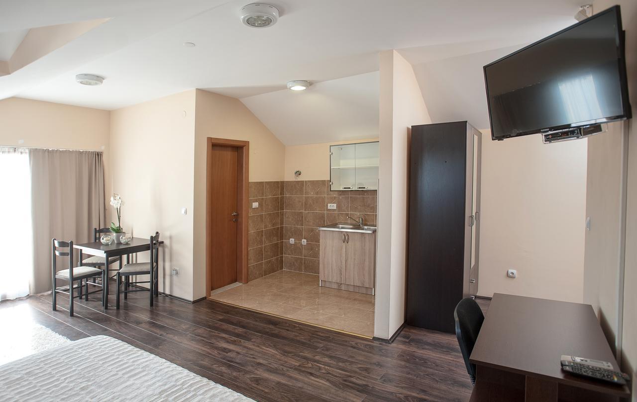 Apartament Danilovgrad Exteriör bild